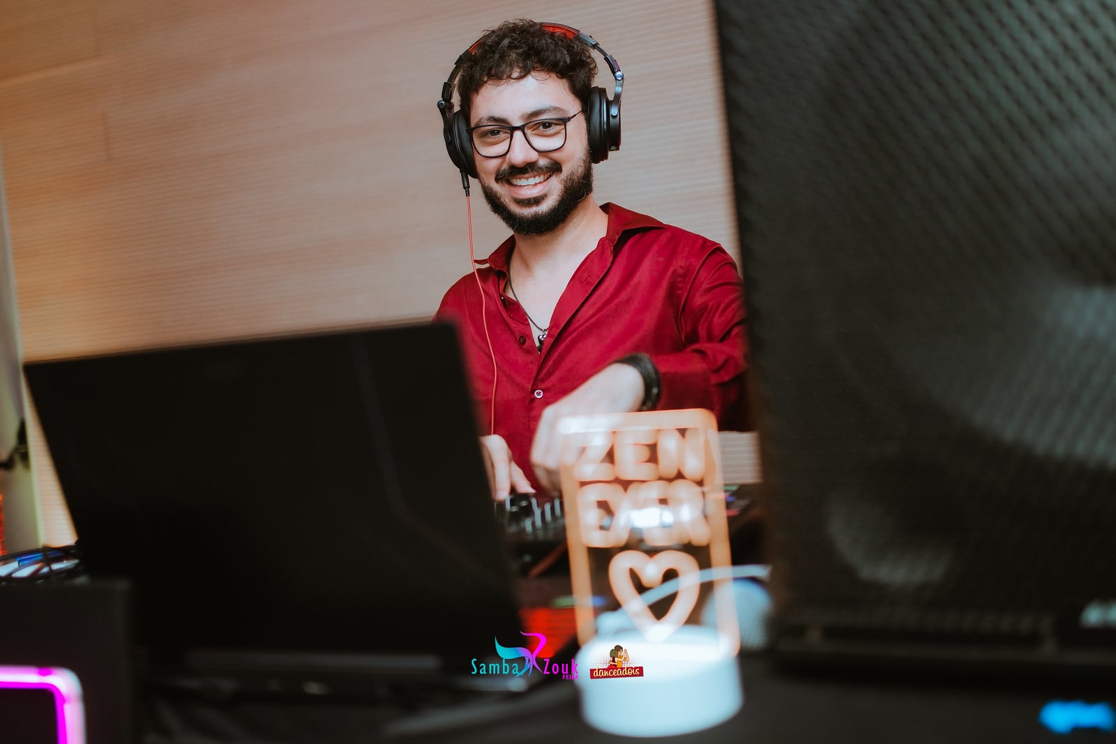 Zen Eyer Performing Live
